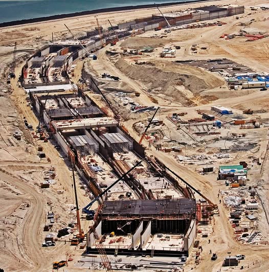 Large construction site infrastructure